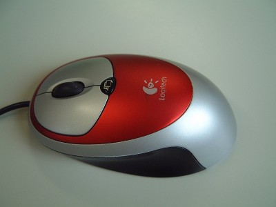 今まで使っていた Logitech のマウス - 富士フィルム FinePix 4700Z